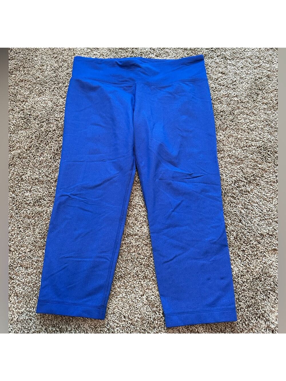 Under Arnor Bright blue women’s cropped leggings, size medium